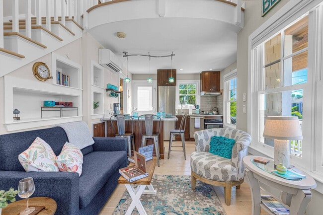 Building Photo - 164R Old Point Rd Unit SI ID1045452P