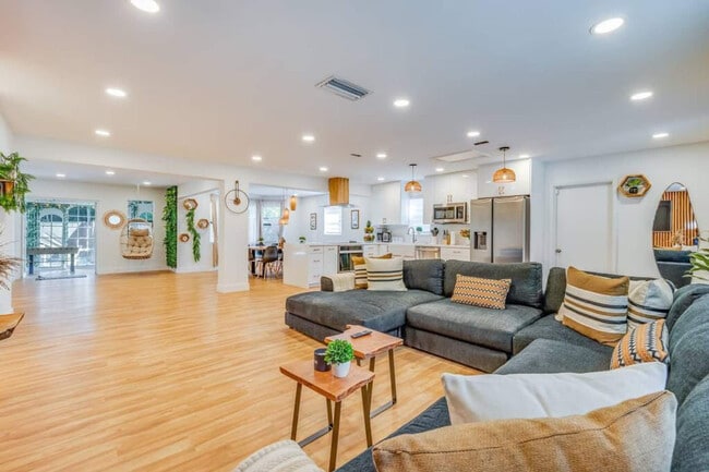 Photo - 1814 NW 14th Ave Unit SI FL1-ID1475642P