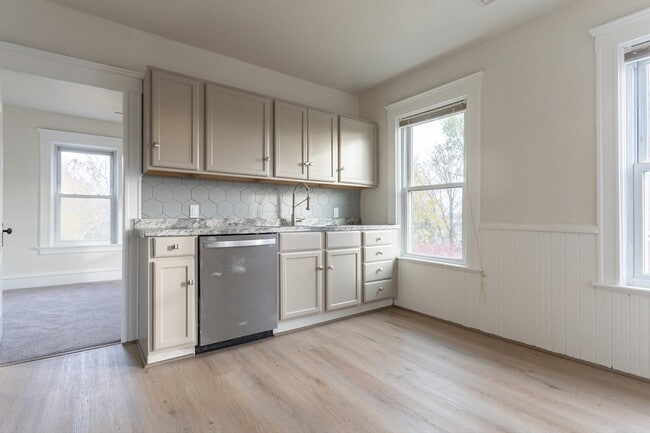 Photo - 643 Rathbun St Unit 3