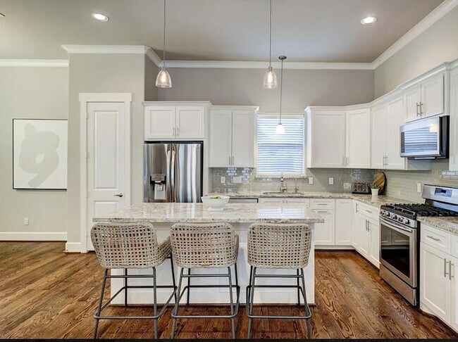 Photo - 870 Wakefield Dr
