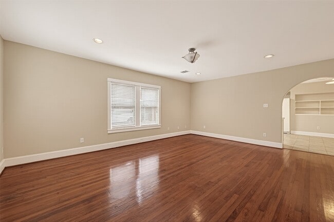 Building Photo - 1807 Crocker St Unit A