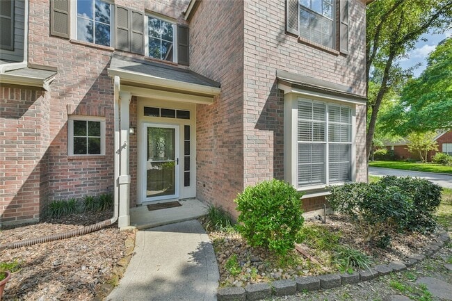 Photo - 2 Willow Point Pl