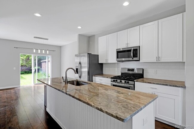 Photo - 534 E Brickley Ave