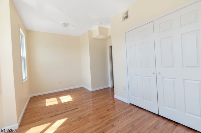 Building Photo - 383 Central Ave Unit 3