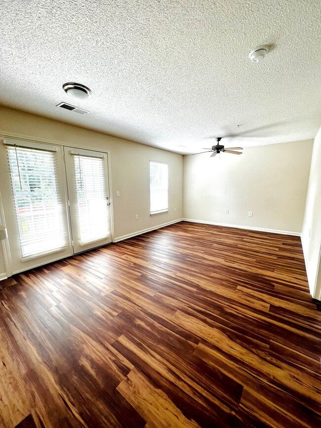 Photo - Lodge at Lakeshore