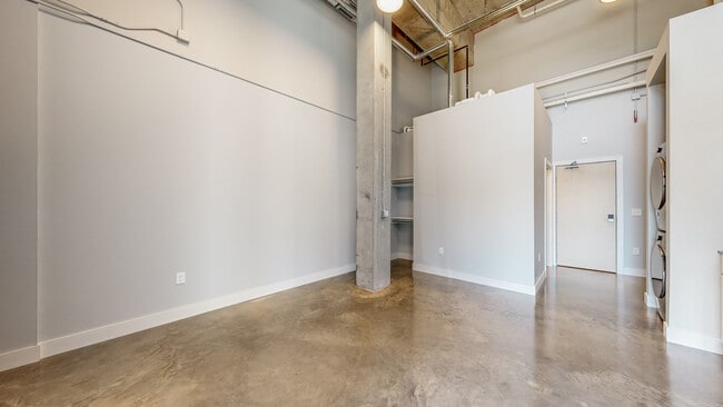 Industrial Flat Studio - Residence at Discovery Square