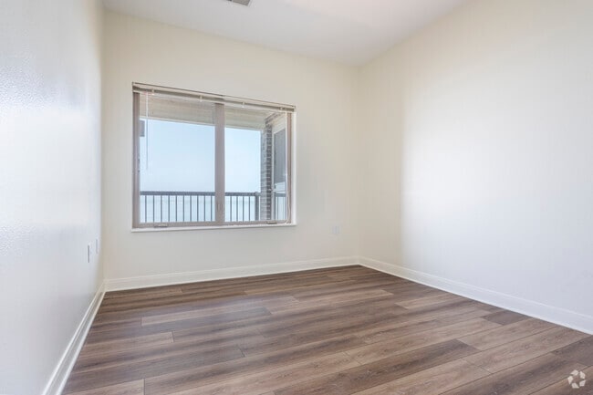 2BR, 2BA - 1,140SF - Bedroom - Lake Edge