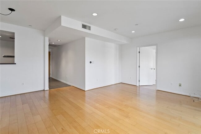 Photo - 159 W Green St