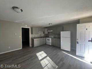 Building Photo - 1967 Lakeview Rd