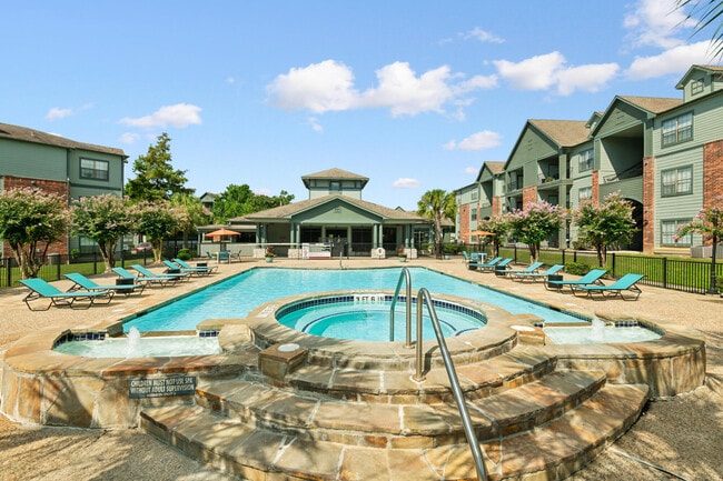 Lakeshore Villas apartments — community photo - Lakeshore Villas