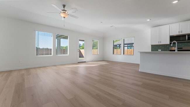 Photo - 510 Yellowstar Ln