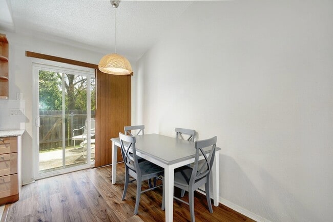 Photo - 1015 E Yager Ln Unit 88