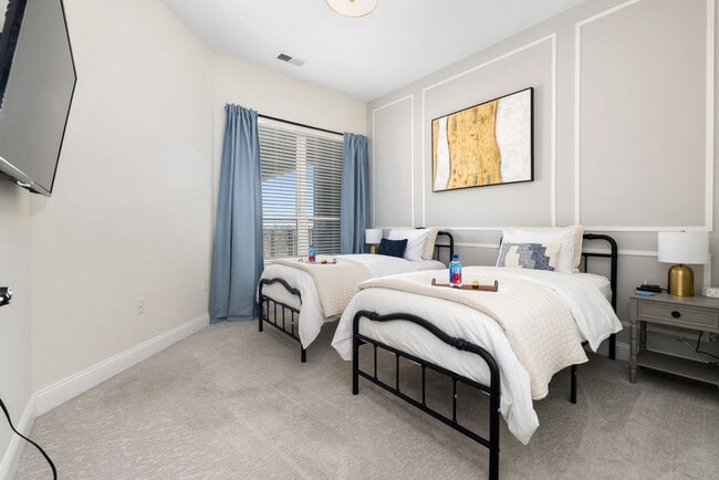 Photo - 1079 N High St Unit ID1257774P