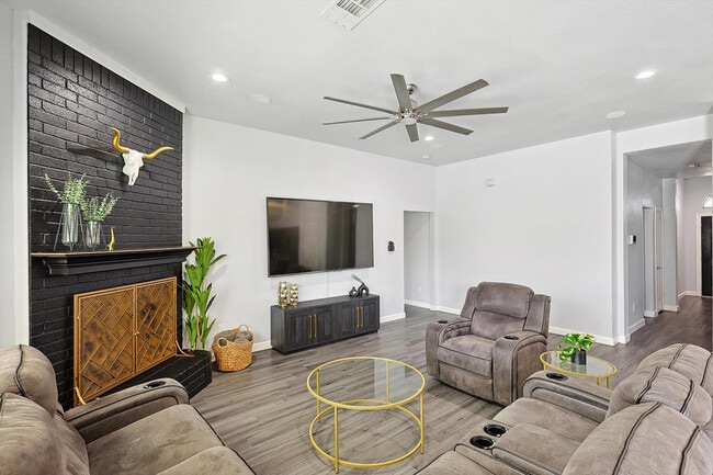 Photo - 521 E Robin Ct Unit ID1056455P