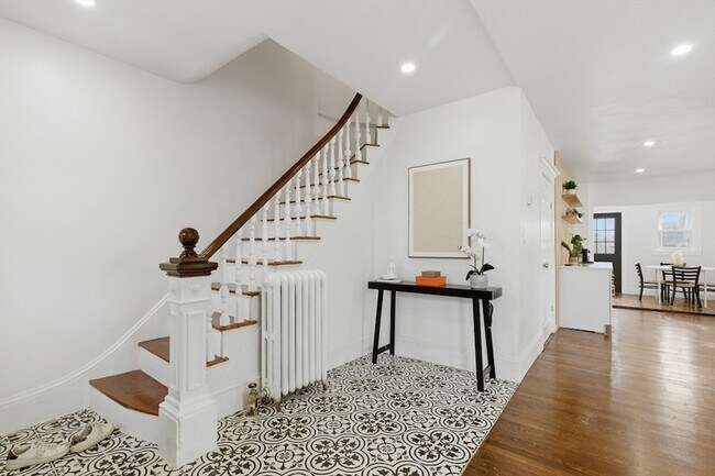 Photo - 9 Robbins St