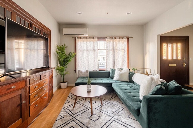 Building Photo - 3046 NE Glisan St Unit ID1309827P