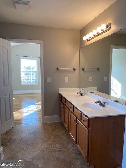 Photo - 2100 Cabela Dr