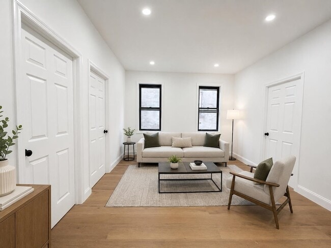 Photo - 428 56th St
