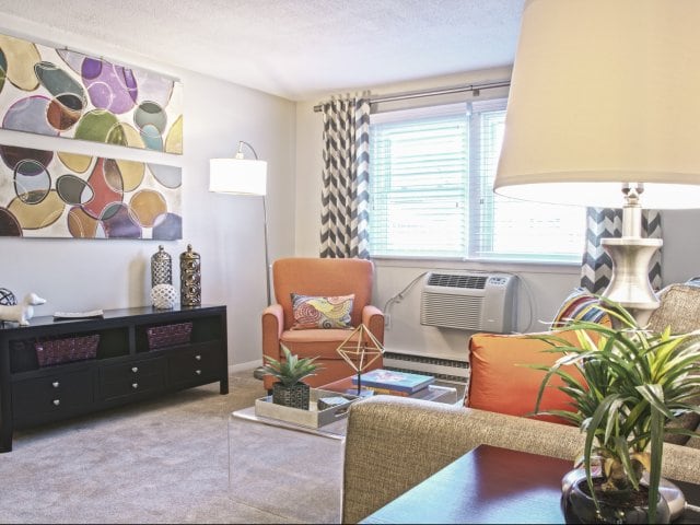 Lively sitting area - Princeton Dover Apartments