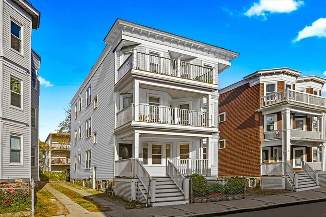 Building Photo - 20 Sudan St Unit 3