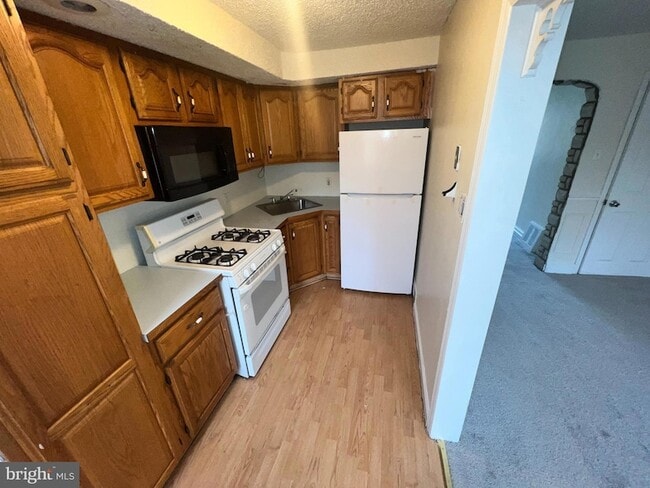 Photo - 216 E 21st St