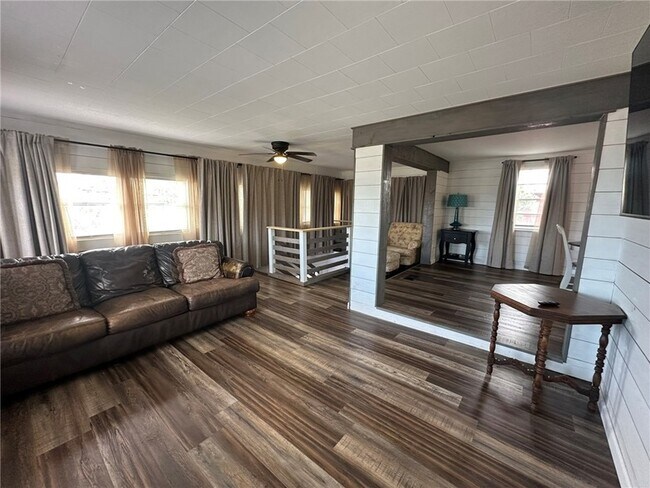 Photo - 810 S Sandpiper St