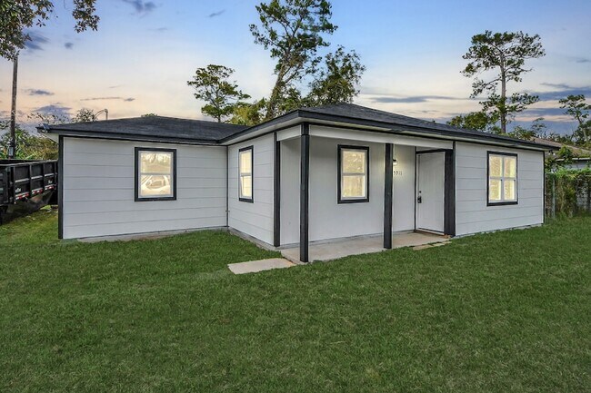 Building Photo - 5911 Easter St