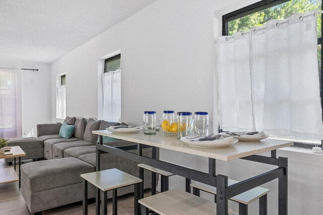 Photo - 919 Ave S SE Unit ID1325030P