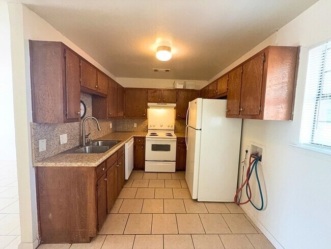 Photo - 807 W Walnut St Unit C2