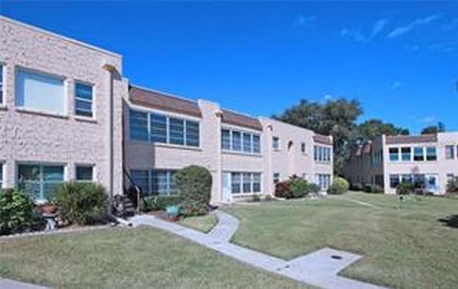 Photo - 221 Cedarwood Cir