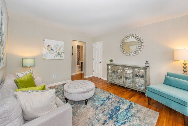 Photo - The Crossings At Metropark