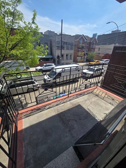 Photo - 35-31 10th St
