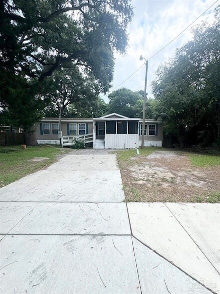 Building Photo - 1002 Mills Ave