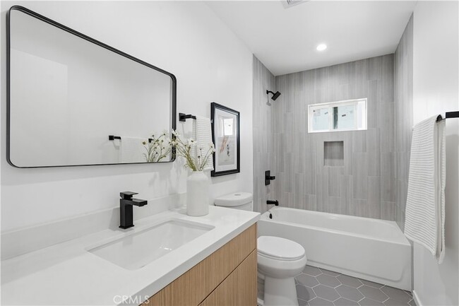 Photo - 1428 Cloverdale Ave