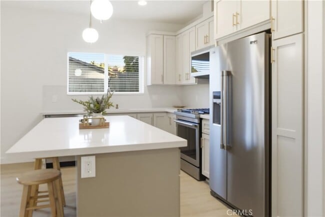 Photo - 215 E 2nd St