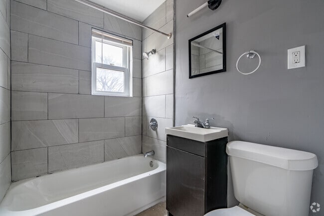 2BR, 1BA - 635SF - Bathroom - Willie Mitchell Apartments