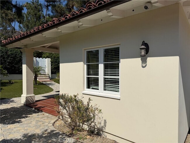Photo - 305 W Kenneth Rd
