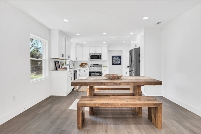 Photo - 143 Donald St