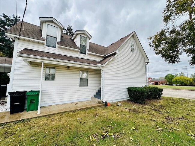 Building Photo - 402 S Bryan-Belt Line Rd