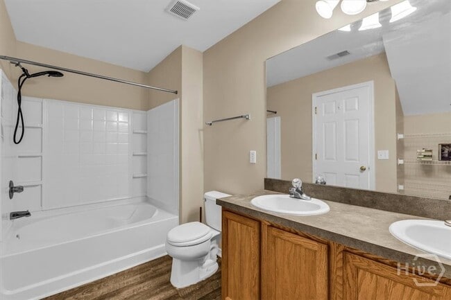 Photo - 129 Fairgreen St