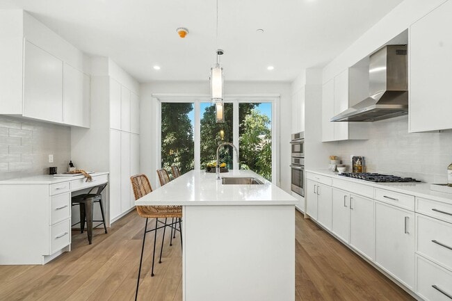 Building Photo - Harrison Grand