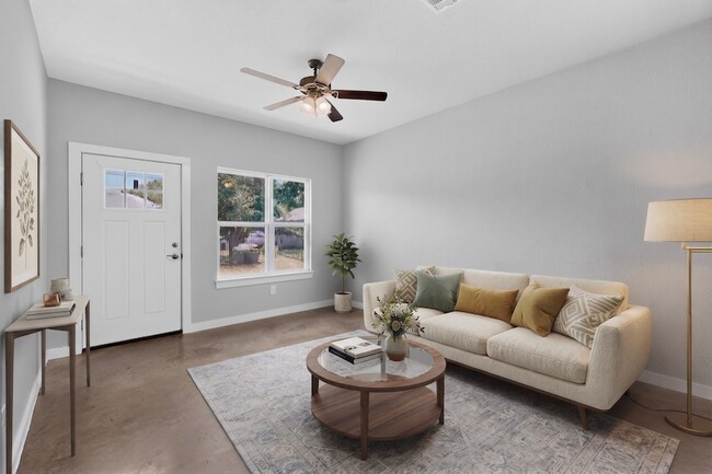 Photo - 213 S Baugh St
