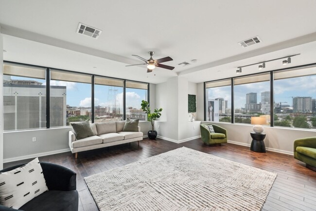 Photo - Remi Downtown