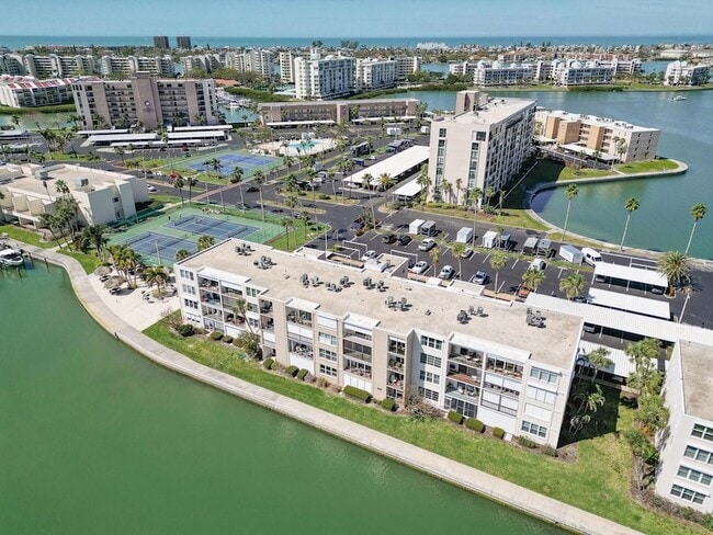 Building Photo - 7625 Sun Island Dr S Unit 101