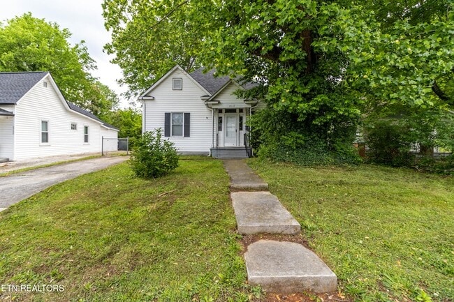 Photo - 2638 Barton St