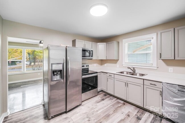 Photo - 2301 Shamrock Dr