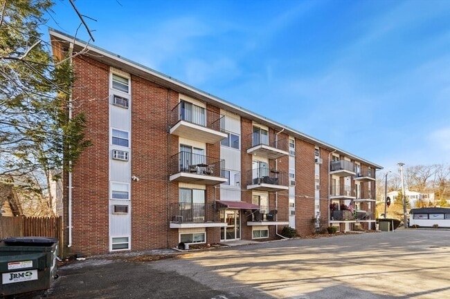 Building Photo - 36 Essex St Unit 5