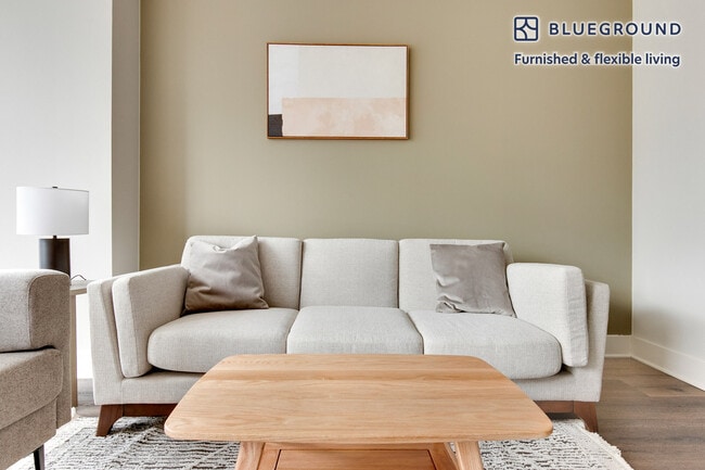 Photo - 300 N Canal St Unit FL17-ID1389