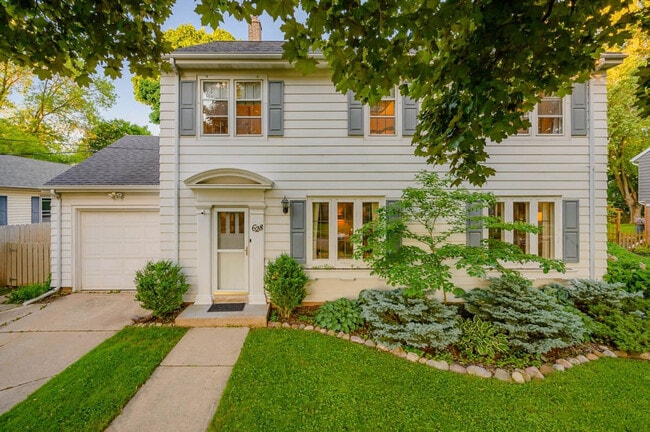 Photo - 628 S Summit St Unit ID1061613P