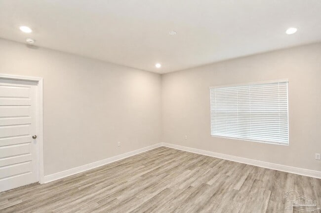 Photo - 530 Bridle Way